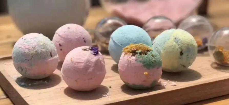 Qu'est-ce qu'une bombe de bain?  Maintenant, montrez-vous
