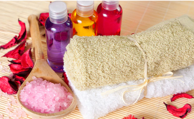 La différence entre le gel de douche et le sel de bain