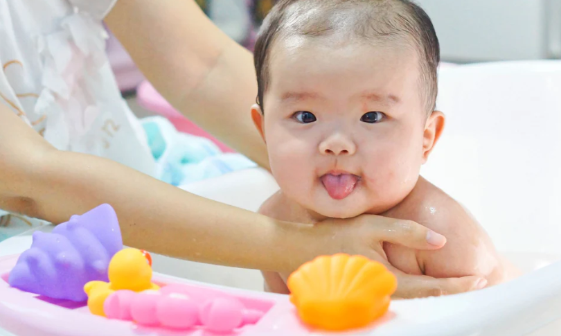 Que se passe-t-il si un bébé mange une bombe de bain?