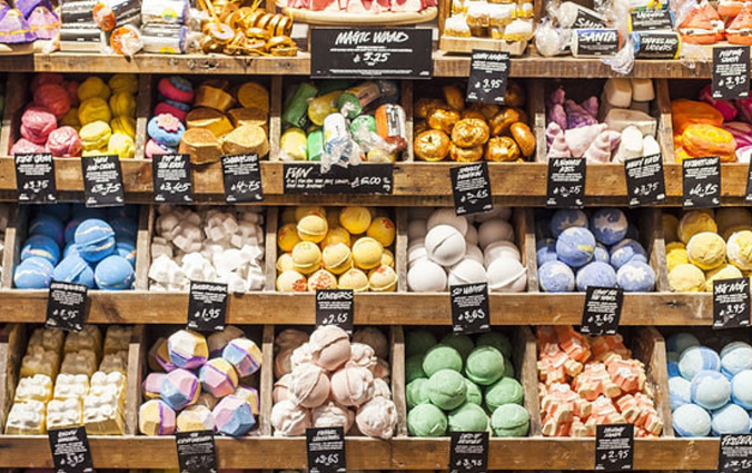 qui a créé des bombes de bain