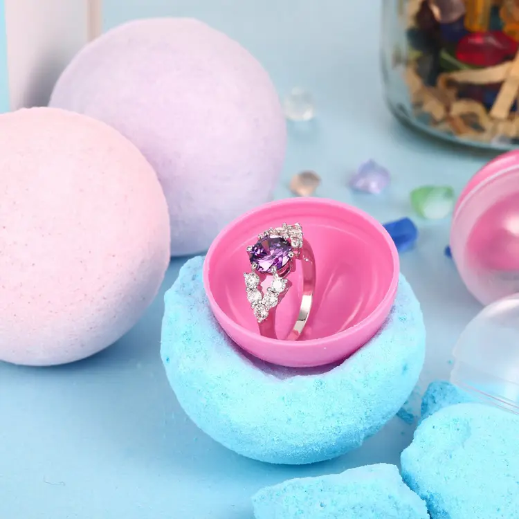 Bombe de bain avec anneau à l'intérieur de la marque privée