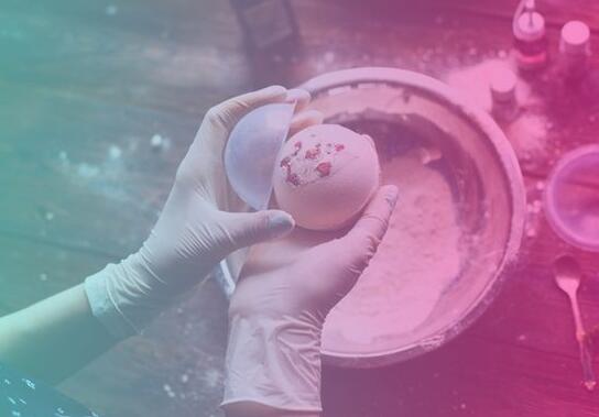 Qui et lorsqu'il a inventé la bombe de bain?