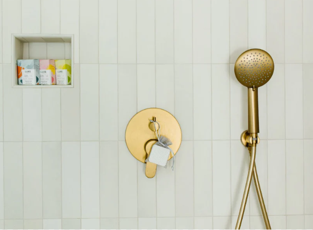 Faites-les à la vapeur de douche à la vapeur
