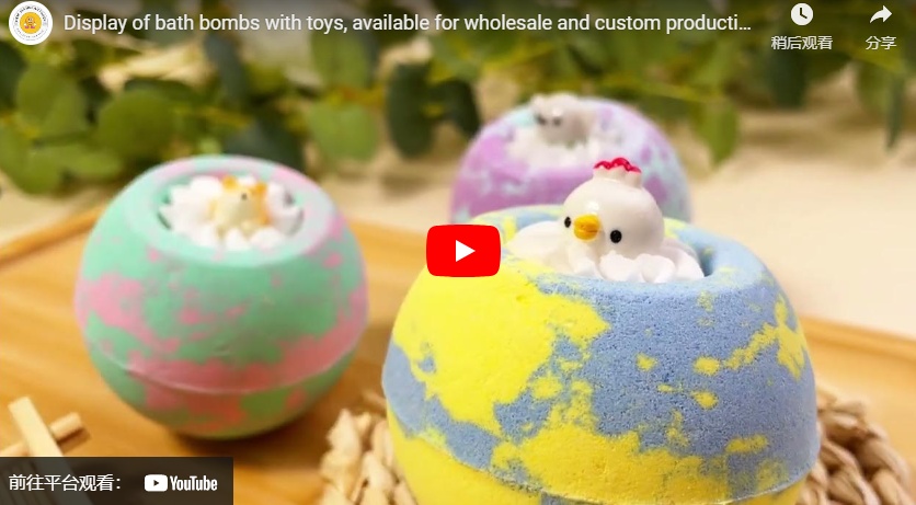 Affichage des bombes de bain avec des jouets, disponibles pour la production de gros et de production personnalisée