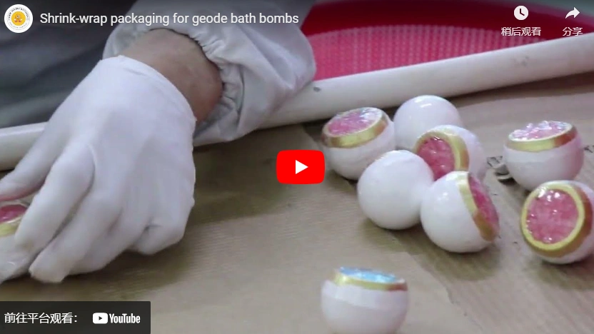 Emballage en train de rétrécir pour les bombes de bain Geode